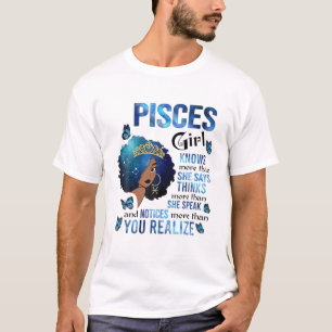 Pisces Girl weet meer dan ze zwart koningin M zegt T-shirt
