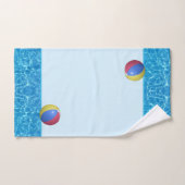 Piscine bleu turquoise eau & beach ball (Serviette à main)