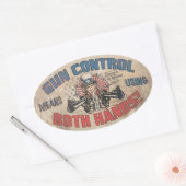 Pistool controle betekent beide handen ovale sticker (Envelop)