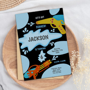 Pistool met zwart blauw water kaart