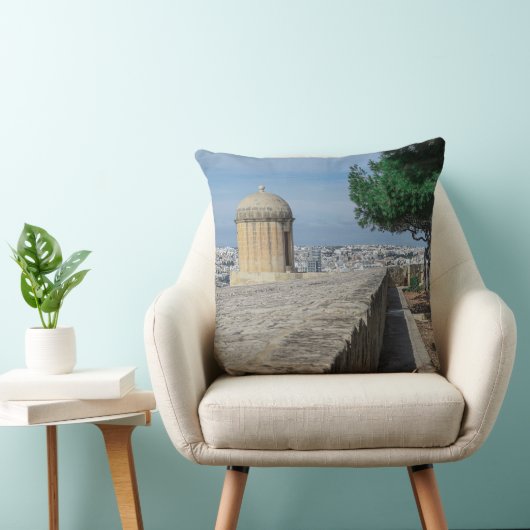 Pistool turret op oude muren in Valletta, Malta Ca Kussen (Stoel)