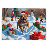 Pitbull hond loopt in de sneeuw met kerst Pet Groot Cadeauzakje (Achterkant)