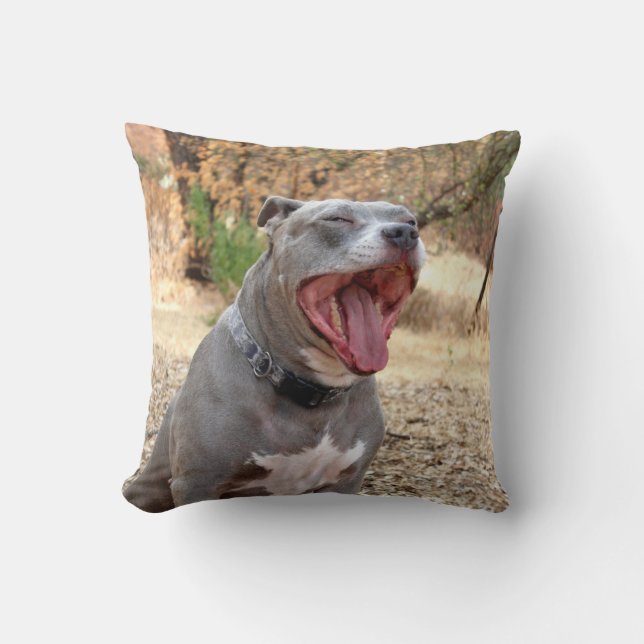 Pitbull Morning Yawn Pillow Kussen (Voorkant)