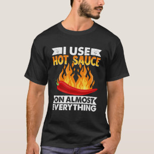 Pittig pepervoer Ik gebruik Hot Chili saus op bijn T-shirt