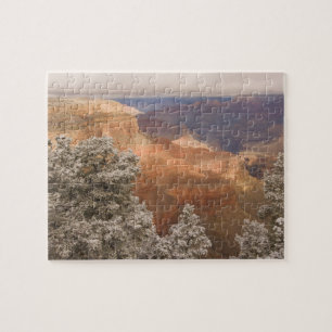 Pittoresk besneeuwd winterlandschap langs de zuidr legpuzzel