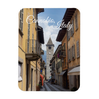 Pittoresk straatbeeld in Cannobio, Italië Magneet