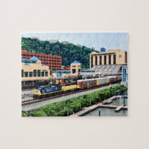 Pittsburgh PA - Trein passeert Station Square Legpuzzel