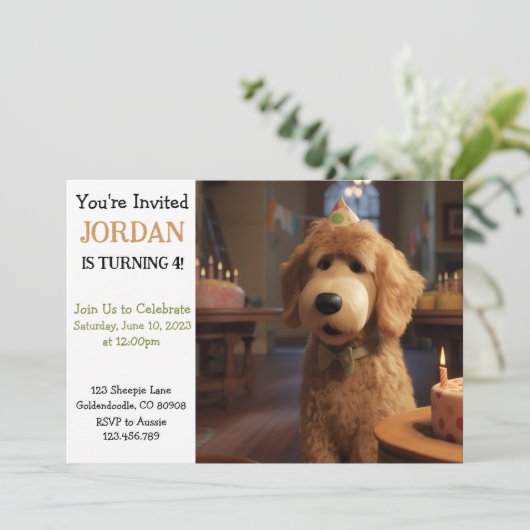 Pixar-stijl Goldendoodle verjaardagsuitnodiging Kaart (Staand voorkant)