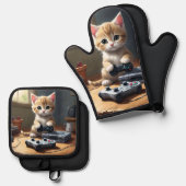Pixel Paws: het gamer kitten in actie Ovenwant & Pannenlap Set (Voorkant / Achterkant)