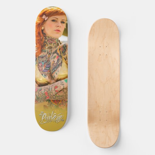 Pixeleye - Katy Gold Skateboard Deck (Recto)