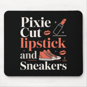 Pixie cut lipstick en sneakers korte kapsel stijl  muismat