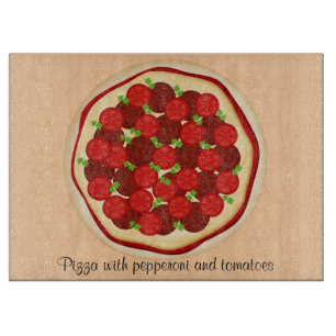 Pizza met pepperonis en tomaten snijplank