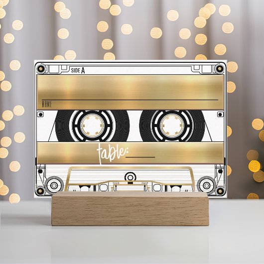 Placement Carte de table plate ruban cassette or rétro pour