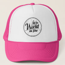 Placez le monde sur le casquette de camionneur du
