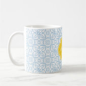 Placid Blue Damask Monogramme Mug (Gauche)