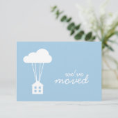 Placid Blue House & Cloud Houseéchant Invitation (Debout devant)