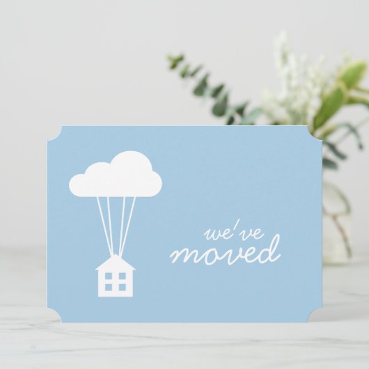 Placid Blue House & Cloud Houseéchant Invitation (Debout devant)