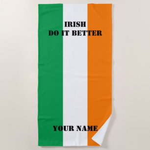 Plage Irlandais il améliorent le drapeau de la serviette