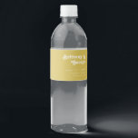 Plage Retro | Étiquette de bouteille d'eau or<br><div class="desc">Cette plage rétro | bouteille d'eau or étiquette est parfait pour votre simple vintage, coloré boho tropical mariage d'été. Sa police bohème unique du milieu du siècle donne à ce design une ambiance minimaliste super hippie classique. Supposons que vous cherchiez un design qui présente des couleurs vives et rustiques de...</div>