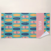 Plage Surfs Up Planches de surf rose et fleurs Serviette (Devant)