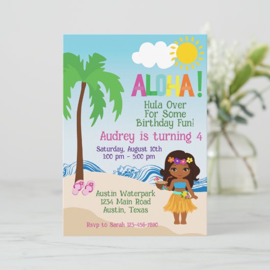 Plage tropicale Aloha Luau Invitation Anniversaire (Debout devant)