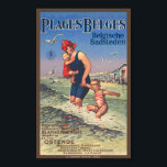 Plages Belges Poster vintage 1920<br><div class="desc">Affiche de voyage vintage montrant une femme tenant la main d'un enfant et portant un bébé pendant qu'ils marchent le long de la plage près de l'eau. Les mouettes volent dans le ciel, et d'autres plages et bâtiments sont visibles dans l'arrière - plan. Publié en 1920 en Belgique. Veuillez noter...</div>