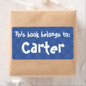 Plaid Bleu "Ce Livre Appartient À" Étiquette (En situation)