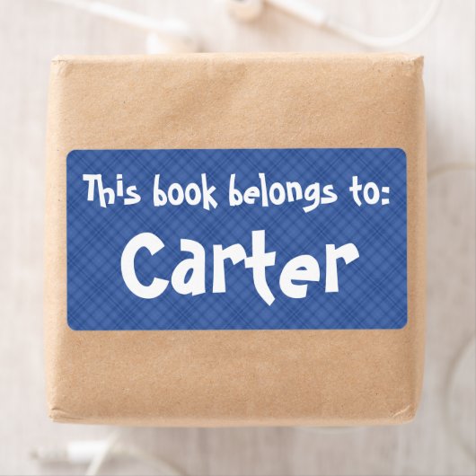 Plaid Bleu "Ce Livre Appartient À" Étiquette (En situation)