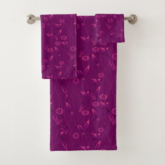 Plain floral pattern retro burgundy bad handdoek (Insitu)