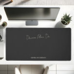 Plan de rêve motivationnel minimal Faire un script<br><div class="desc">Présentez notre tapis de bureau personnalisé, où le minimalisme et la motivation. Conçu pour l'individu ambitieux, ce tapis est une fusion de style et d'inspiration. Au centre, le mantra habilitant "Dream. Planifiez. Do." est magnifiquement scénarisé dans une police moderne, servant d'impulsion quotidienne vers vos objectifs. Associé à cela, votre nom...</div>