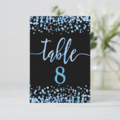 Plan de table et numéros de table à confettis bleu (Debout devant)
