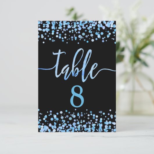 Plan de table numéro de table Confetti Bleu Clair (Debout devant)
