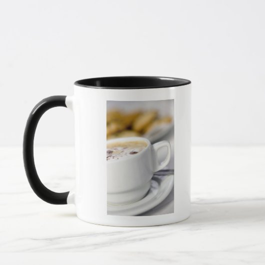 Plan rapproché d'une tasse de café (Gauche)