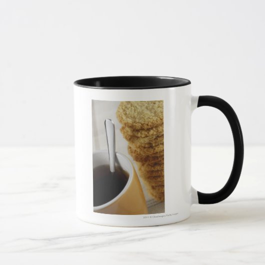 Plan rapproché d'une tasse de café avec des (Droite)