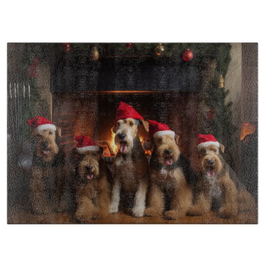 Planche À Découper Airedale au coin du feu de Noël (Devant)