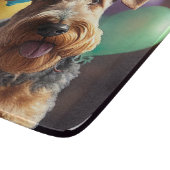 Planche À Découper Airedale chien avec gâteau et ballons (Coin)
