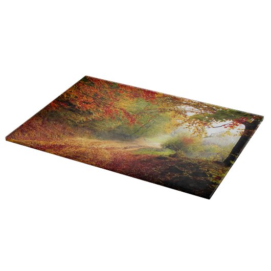 Planche À Découper Autumn Leaves and Trees Covering Dirt Road (Coin)