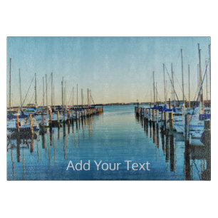 Planche À Découper Bateaux à la marina par Shirley Taylor