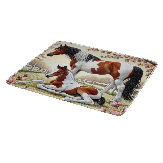 Planche À Découper Beau cheval et poulain dans un verger en fleurs (Coin)