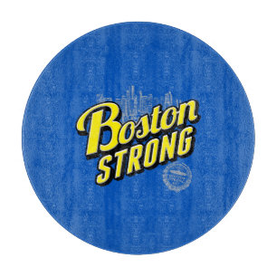Planche À Découper Boston Strong sur un décor bleu