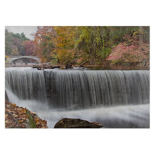 Planche À Découper Cascade automnale à Vanderbuilding (Devant)