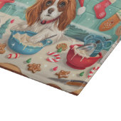 Planche À Découper Cavalier King Charles Spaniel Cuisinant pour Noël (Coin)