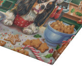 Planche À Découper Cavalier King Charles Spaniel faisant de la pâtiss (Coin)