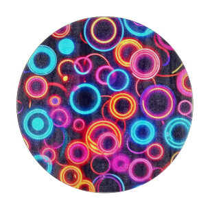 Planche À Découper Cercles Néon : Un Festin Visuel Vibrant