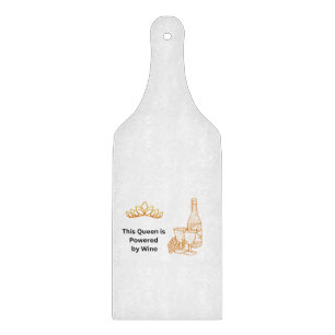 Planche À Découper Cette reine est propulsée par le vin sur un