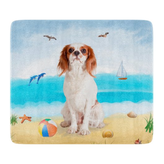 Planche À Découper Chien Cavalier King sur la plage (Devant)