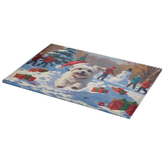 Planche À Découper Chien maltais courant dans la neige avec Casquette (Coin)