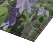 Planche À Découper Clematis Violet Fleurs Sur La Clôture Nature (Coin)