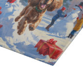 Planche À Découper Cocker Spaniel courant dans la neige avec un chape (Coin)