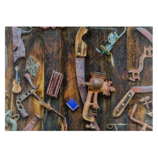 Planche À Découper Collection d'antiquités au mur (Devant)